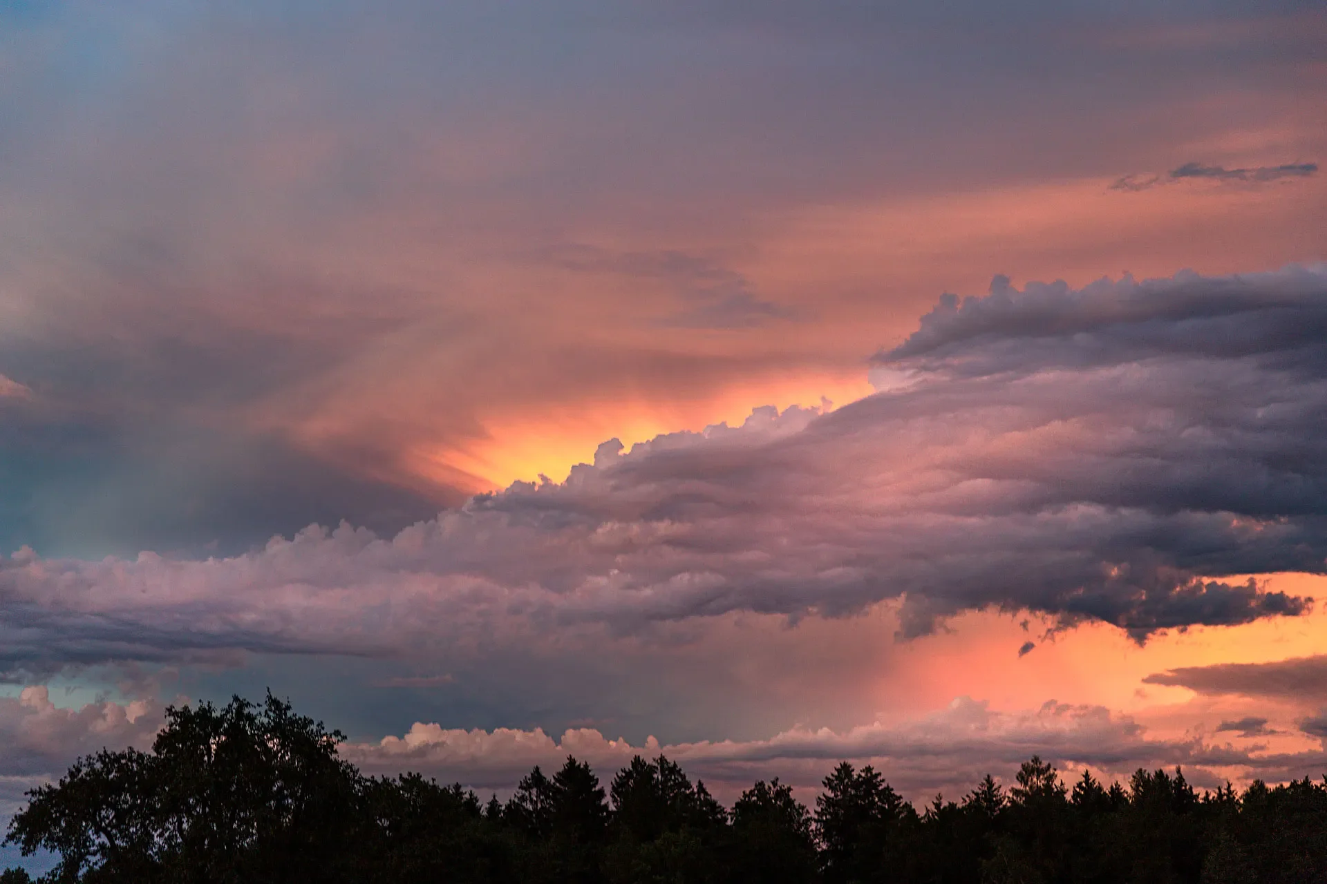 Gewitterhimmel im Farbspektakel